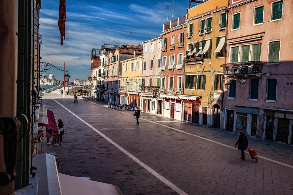 Appartamenti Superior In Via Garibaldi By Bricola Apartments Венеция Экстерьер фото