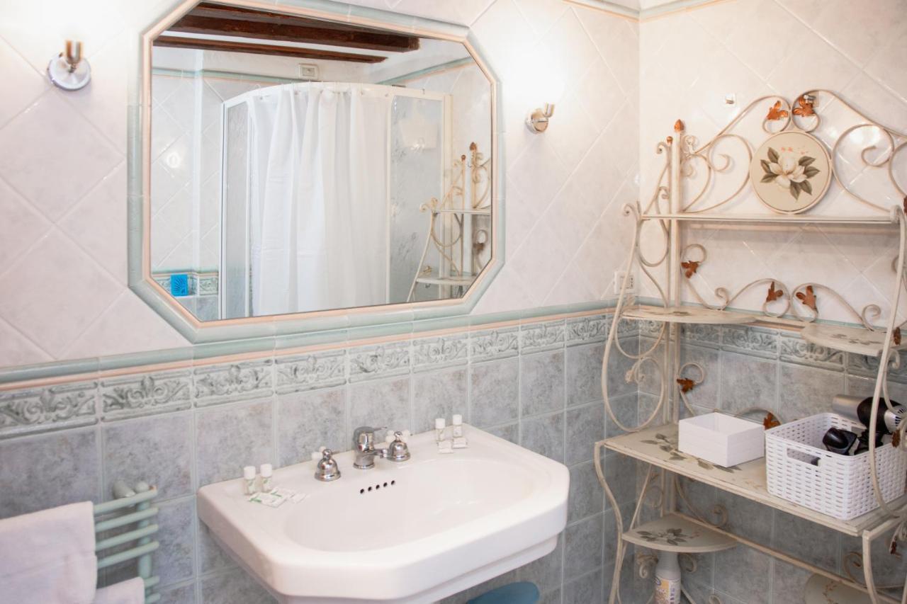 Appartamenti Superior In Via Garibaldi By Bricola Apartments Венеция Экстерьер фото